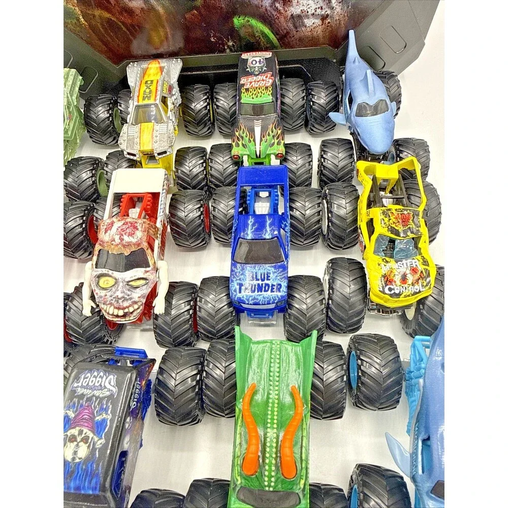 Spin Master Monster Jam Pit Party & Go Truck Carrying Case W/ 12 Trucks